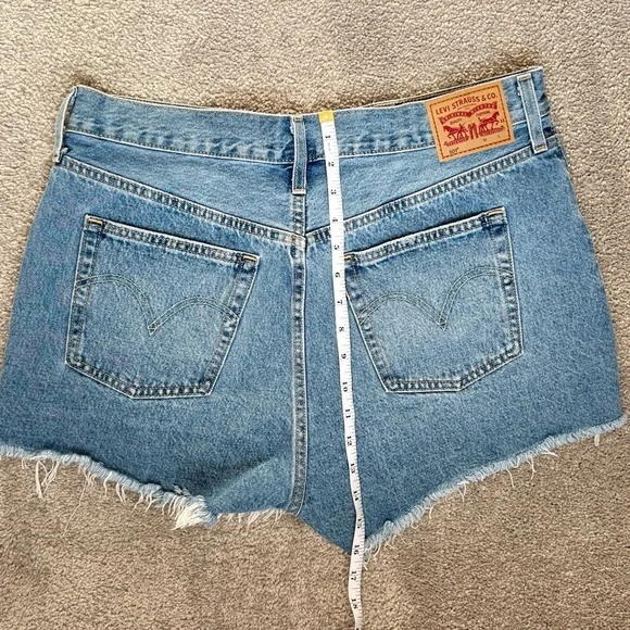 Levi’s 501 Button Fly High-Rise Denim Short W34 Light Wash Distressed Festival - Picture 8 of 15